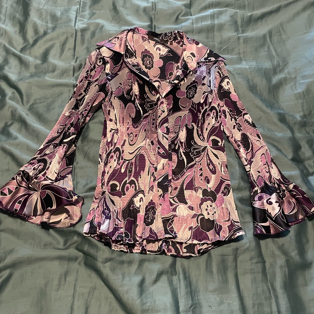Insane early 2000s meets 70s top?